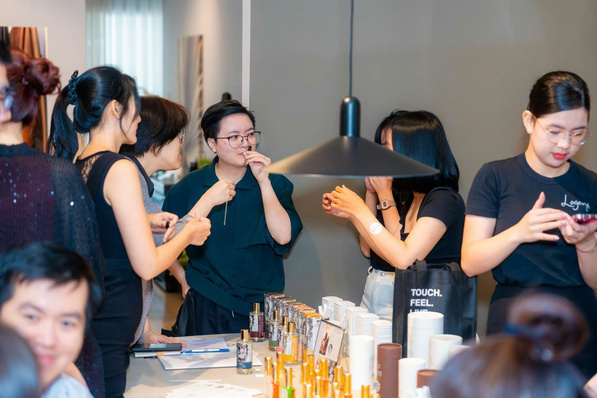 Khách mời trải nghiệm sản phẩm Logevy
